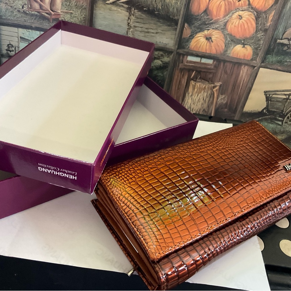 Woman Geuine Printed Bifold Aligator wallet